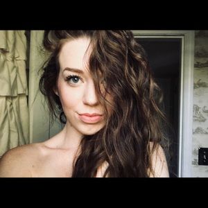 Meet your Posher, Hillary